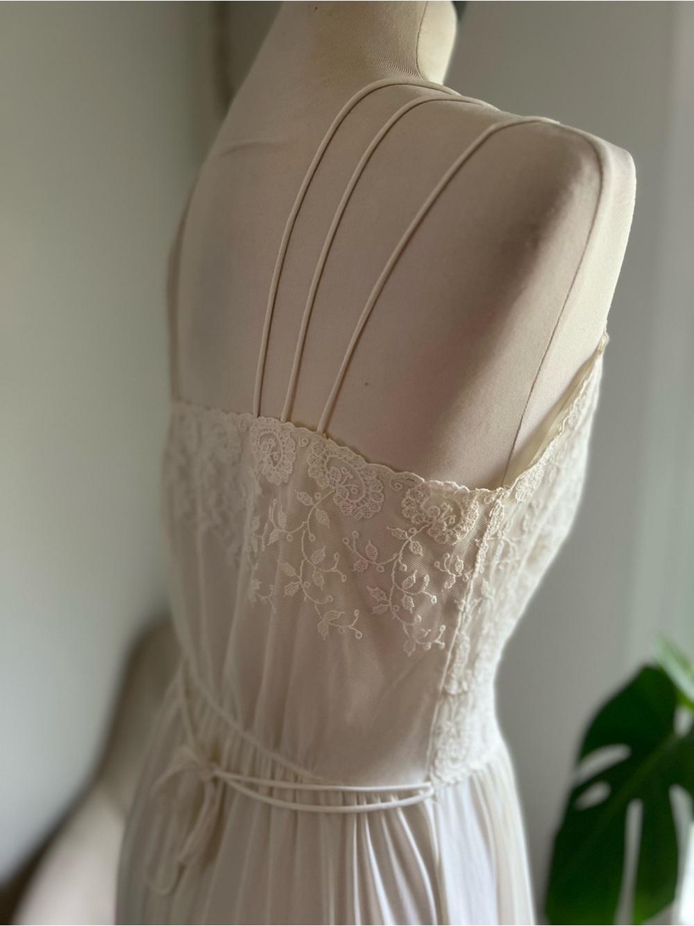 1950s White Lace Nightgown / Slip Dress - Picture 12 of 14